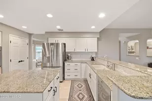 10736 N Torey Ln, Oro Valley, AZ 85737 - Photo 9