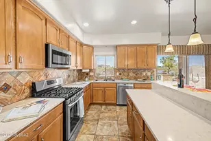 8273 N Amber Burst Dr, Tucson, AZ 85743 - Photo 11