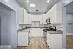 825 E Helen St, Tucson, AZ 85719 - Photo 11