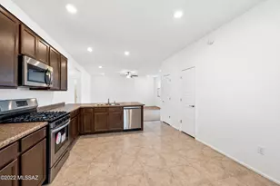 6330 S Crescent Peak Dr, Tucson, AZ 85706 - Photo 15