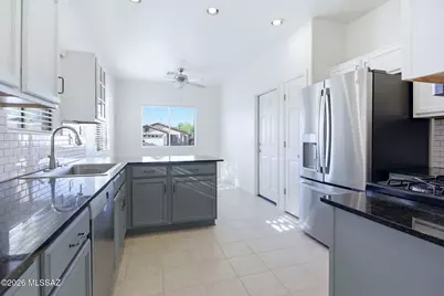 5564 W Painted Cliff Drive, Marana, AZ 85658 - Photo 17