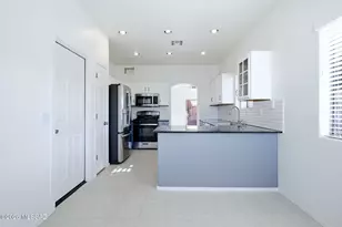 5564 W Painted Cliff Dr, Marana, AZ 85658 - Photo 21