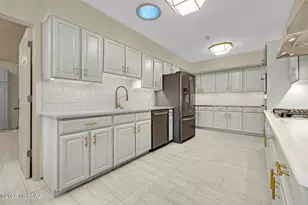 6990 N Paloma Dr, Tucson, AZ 85704 - Photo 11