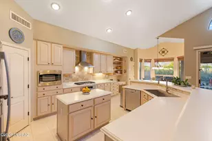 11556 N Via de la Verbenita, Oro Valley, AZ 85737 - Photo 9