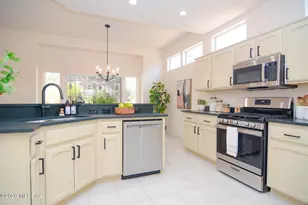 14035 N Biltmore Dr, Oro Valley, AZ 85755 - Photo 11