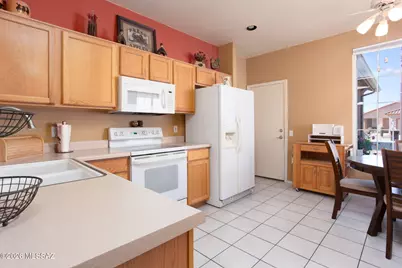 8078 W Morning Light Way, Tucson, AZ 85743 - Photo 13