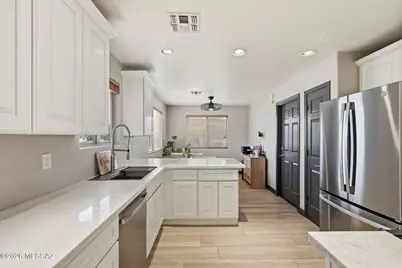 8350 N Austin Nikolas Court, Tucson, AZ 85704 - Photo 9
