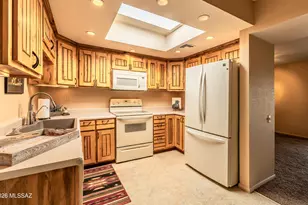 825 W Bella Vista Dr, Green Valley, AZ 85614 - Photo 5
