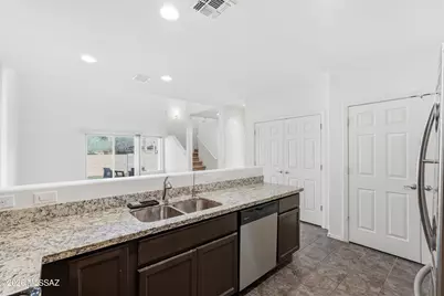 4162 N Thurston Lane #100, Tucson, AZ 85705 - Photo 9