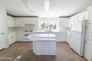 1040 W Barbara Pl, Oracle, AZ 85623 - Photo 5