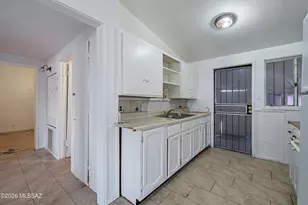 2010 S Amalia Ave, Tucson, AZ 85713 - Photo 11