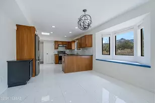 6902 N Camino de las Candelas, Tucson, AZ 85718 - Photo 9