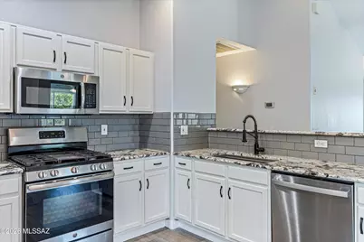 2534 E Chipped Stone Lane, Oro Valley, AZ 85755 - Photo 17