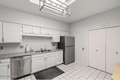 1366 W Calle Mendoza, Green Valley, AZ 85622 - Photo 13