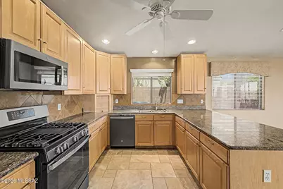 573 W Silvertip Road, Oro Valley, AZ 85737 - Photo 9