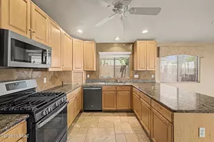 573 W Silvertip Rd, Oro Valley, AZ 85737 - Photo 9