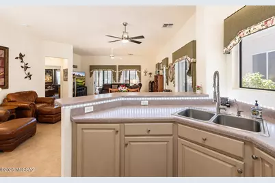 13537 N Holly Grape Drive, Marana, AZ 85658 - Photo 11