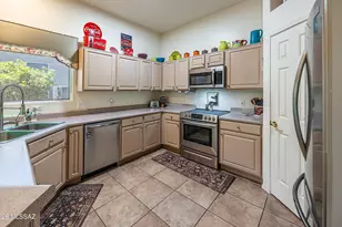 13537 N Holly Grape Dr, Marana, AZ 85658 - Photo 9