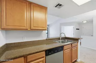 101 S Players Club Dr, Tucson, AZ 85745 - Photo 15