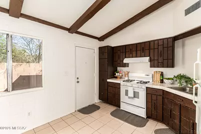 321 E Blacklidge Drive, Tucson, AZ 85705 - Photo 11
