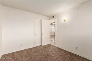 321 E Blacklidge Dr, Tucson, AZ 85705 - Photo 15