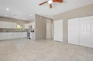 374 E Corona Rd, Tucson, AZ 85756 - Photo 17