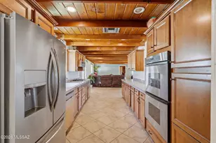 725 S Gollob Rd, Tucson, AZ 85710 - Photo 15