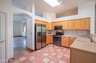 4135 W Coles Wash Ln, Tucson, AZ 85745 - Photo 9