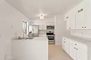9673 E Quail Pl, Tucson, AZ 85748 - Photo 15
