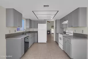 9949 E Emily Dr, Tucson, AZ 85730 - Photo 7