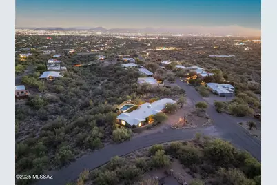 7364 N Mountain Shadows Drive, Tucson, AZ 85718 - Photo 3