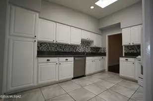 745 W Sunlight Ln, Tucson, AZ 85704 - Photo 9