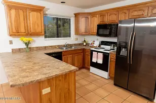 8521 N Spring Creek Dr, Tucson, AZ 85742 - Photo 7