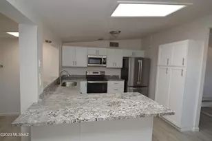 7118 E Elbow Bay Dr, Tucson, AZ 85710 - Photo 5