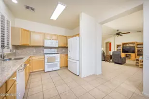 7706 W Madrigal Dr, Tucson, AZ 85743 - Photo 9