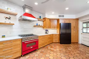 7944 E Cloud Rd, Tucson, AZ 85750 - Photo 9