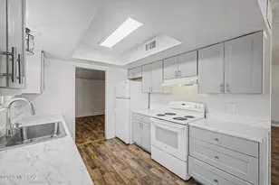 8965 E 35th Cir, Tucson, AZ 85710 - Photo 13