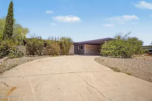 8965 E 35th Cir, Tucson, AZ 85710 - Photo 1
