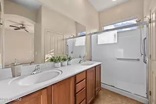 10446 E Sara Scarlet Loop, Tucson, AZ 85747 - Photo 17