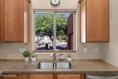 10446 E Sara Scarlet Loop, Tucson, AZ 85747 - Photo 11