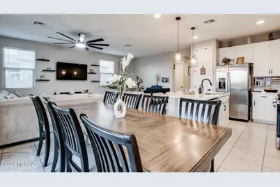 7877 S Wolf Creek Drive, Tucson, AZ 85757 - Photo 9