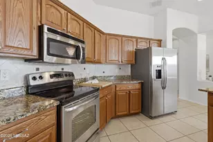 10046 E Cedar Hill Dr, Tucson, AZ 85748 - Photo 11