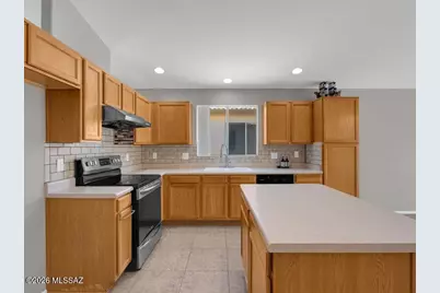 2818 W Medallion Drive, Tucson, AZ 85741 - Photo 9