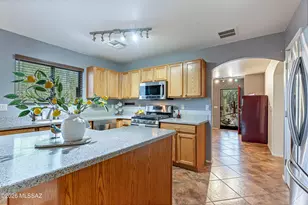 744 W Echo Mesa Dr, Green Valley, AZ 85614 - Photo 9