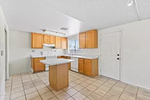 4520 W Lynn Cir, Tucson, AZ 85741 - Photo 9