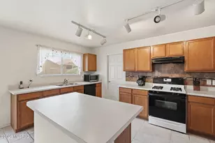 3927 W Rock Basin Ln, Tucson, AZ 85745 - Photo 5