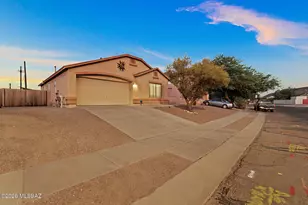 7437 S Brackenbury Dr, Tucson, AZ 85746 - Photo 1