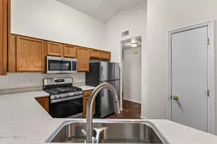 8090 E Sundew Dr, Tucson, AZ 85710 - Photo 11