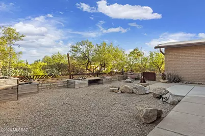 10685 E Oakwood Drive, Tucson, AZ 85749 - Photo 11