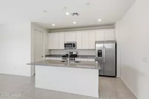 7806 S Enchanted Spring Dr, Tucson, AZ 85757 - Photo 11